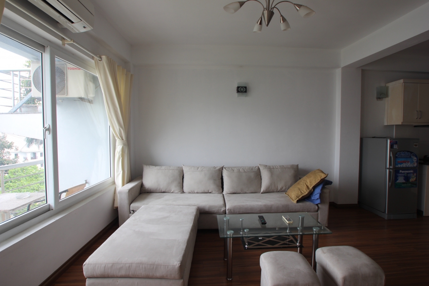 Lake view one bedroom apartment for rent on Tu Hoa street, Tay Ho, Hanoi